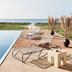 Mosi Black Cast Aluminum Outdoor Planter/Vase -Home Furnishing Store CB2SU22 08A V2 1