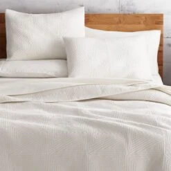 Triangle Warm White Coverlet And Shams