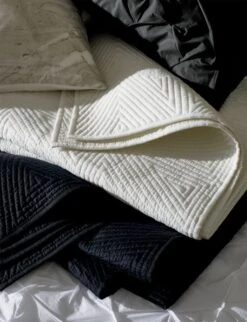 Triangle Warm White Coverlet And Shams -Home Furnishing Store marbleizedbeddingJN18